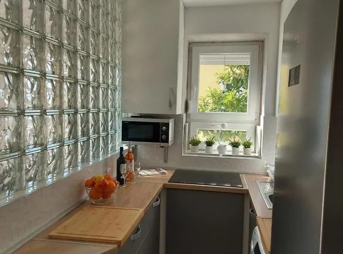 Modern And Cosy Ivana With A Beautiful Seaview Apartman