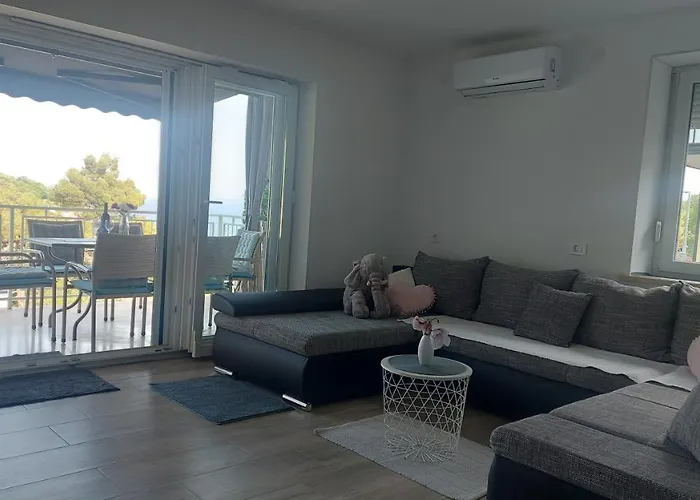 Modern And Cosy Ivana With A Beautiful Seaview Apartman