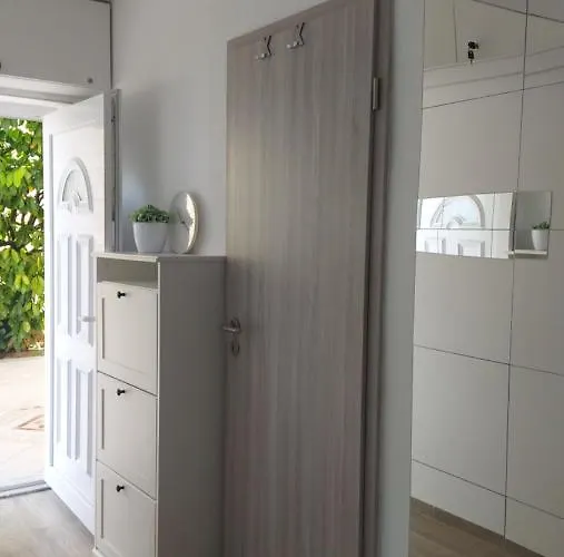 Modern And Cosy Ivana With A Beautiful Seaview Apartmán *