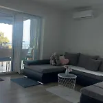 Modern And Cosy Ivana With A Beautiful Seaview Lejlighed