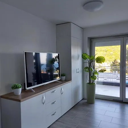 Modern And Cosy Ivana With A Beautiful Seaview Appartement